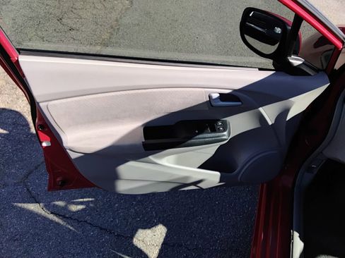 Used 2012 Honda Insight image 9