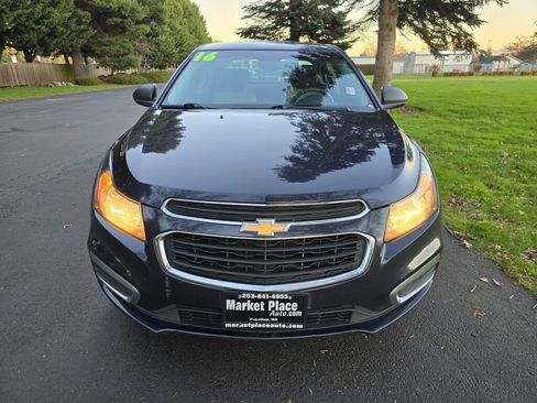 Used 2016 Chevrolet Cruze LS image 10