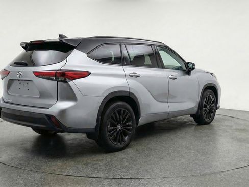 Used 2025 Toyota Highlander XSE image 9