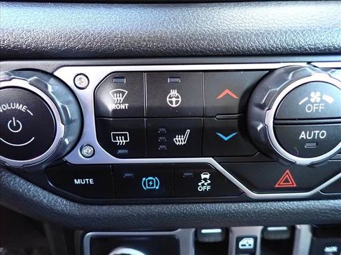 Used 2024 Jeep Wrangler Unlimited AWD/4WD image 18