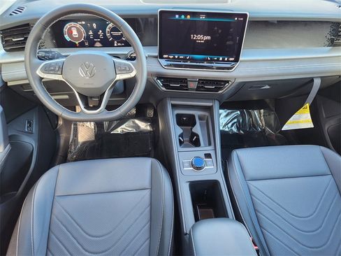 New 2026 Volkswagen Tiguan SE image 2