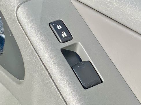 Used 2018 Nissan Frontier SL image 57