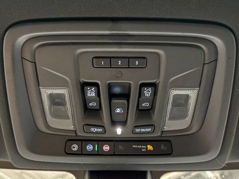 Used 2023 GMC Sierra 2500 AT4 w/ AT4 Premium Plus Package AWD/4WD image 18