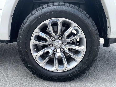 Used 2019 RAM 1500 Laramie w/ Sport Appearance Package AWD/4WD image 14