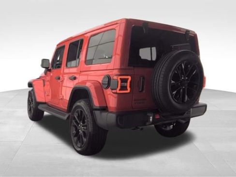 Used 2025 Jeep Wrangler Unlimited Sahara AWD/4WD image 8