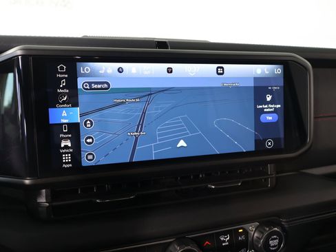 Used 2025 Jeep Gladiator Rubicon AWD/4WD image 7