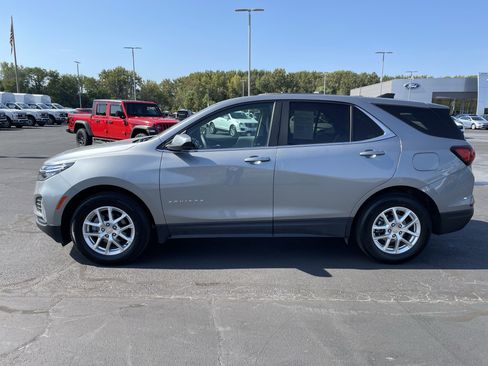 Used 2023 Chevrolet Equinox LT image 2
