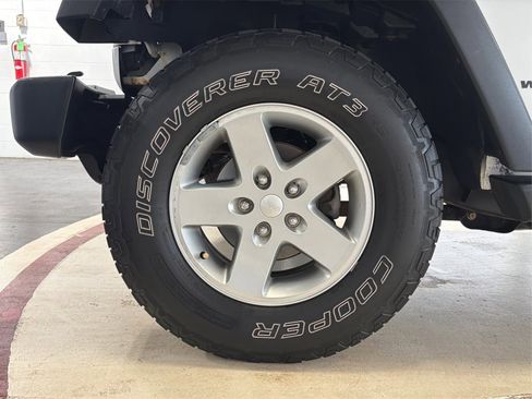 Used 2016 Jeep Wrangler Unlimited Sport w/ Quick Order Package 24S AWD/4WD image 13