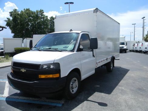 Used 2021 Chevrolet Express 3500 w/ Power Convenience Package RWD image 2