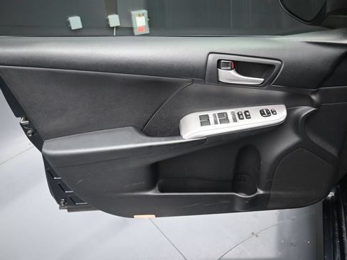 Used 2012 Toyota Camry SE FWD image 11