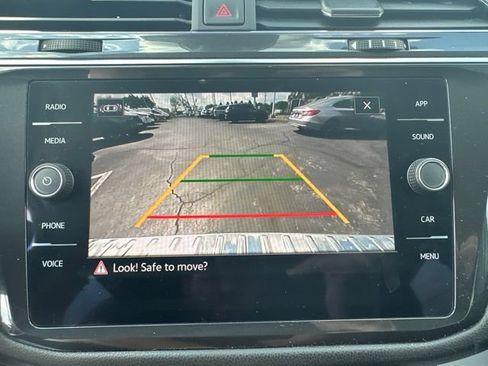 Used 2023 Volkswagen Tiguan SE AWD/4WD image 11