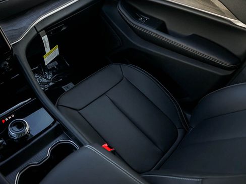 New 2025 Jeep Grand Cherokee Limited w/ Black Appearance Package image 26