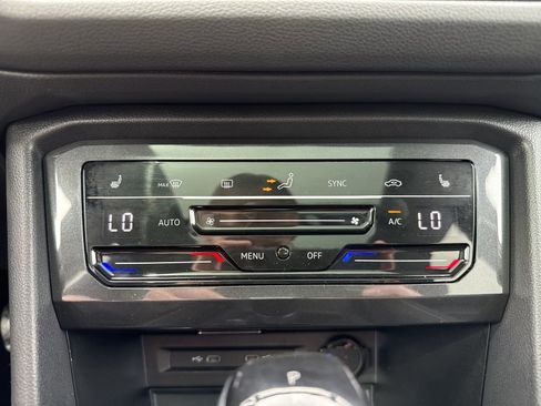 Used 2024 Volkswagen Tiguan SE w/ Panoramic Sunroof Package AWD/4WD image 19