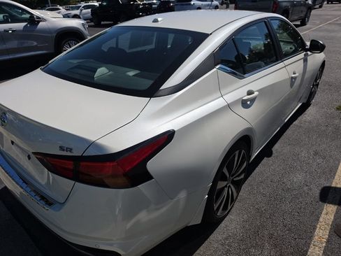 Used 2022 Nissan Altima 2.5 SR FWD image 8