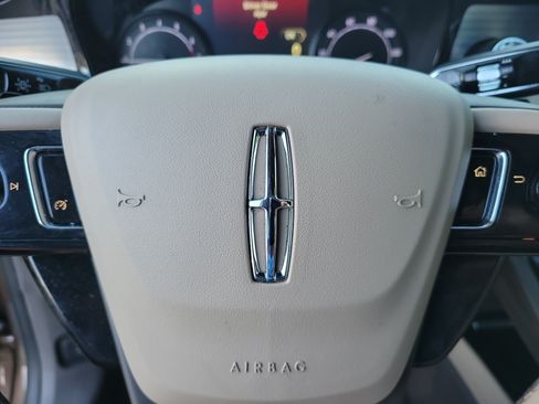 Used 2022 Lincoln Corsair FWD w/ Premium Package image 21