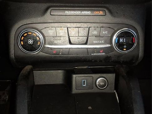 Used 2020 Ford Escape SE image 18