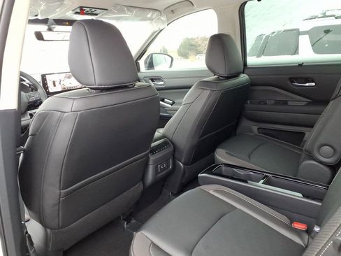 New 2026 Nissan Pathfinder SL image 27