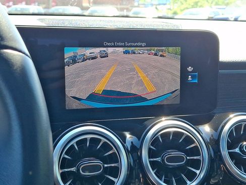 Used 2023 Mercedes-Benz GLB 250 4MATIC image 18