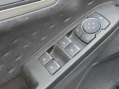 Used 2020 Ford Escape SE image 13