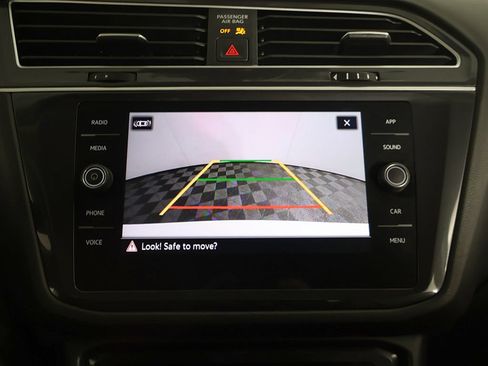 Used 2023 Volkswagen Tiguan SE FWD image 45