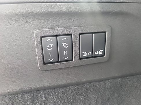 Used 2025 Cadillac Escalade IQ Luxury 2 AWD/4WD image 9