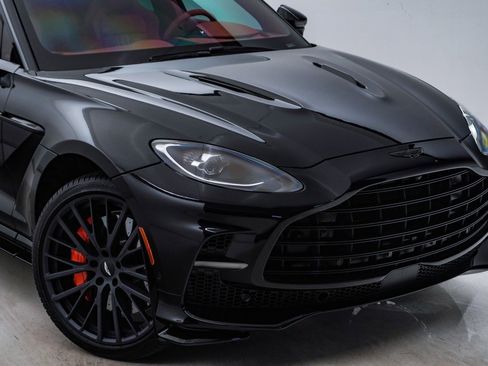 Used 2025 Aston Martin DBX 707 image 4