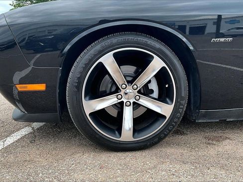Used 2014 Dodge Challenger R/T RWD image 2
