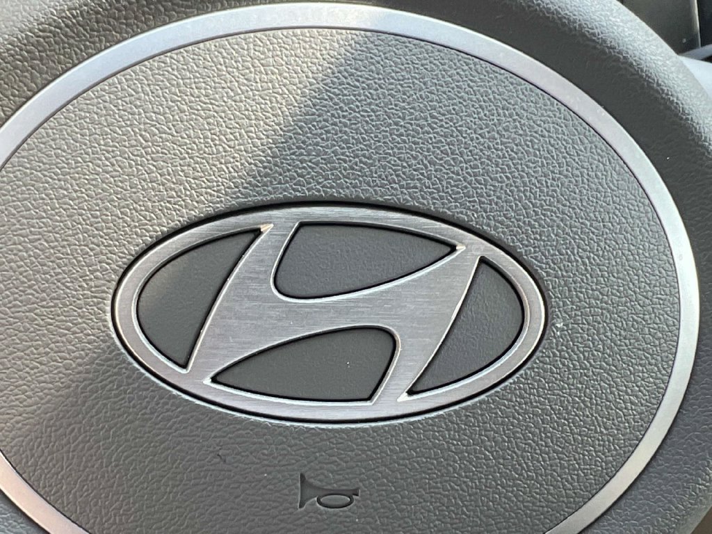 Used 2024 Hyundai Elantra SE FWD image 31