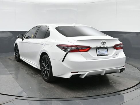 Used 2023 Toyota Camry SE image 5