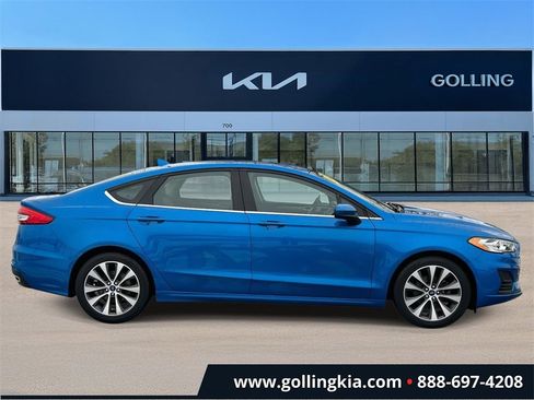 Used 2020 Ford Fusion SE image 2