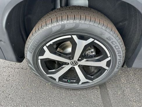 New 2026 Volkswagen Tiguan SE AWD/4WD image 9