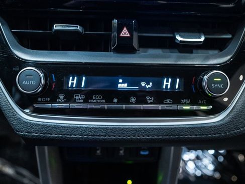 Certified 2024 Toyota Corolla Cross XLE image 20