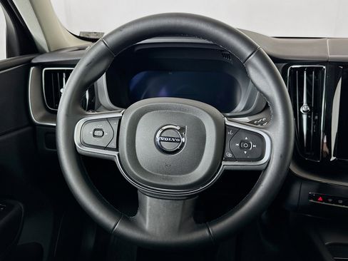 Used 2025 Volvo XC60 B5 Core image 18