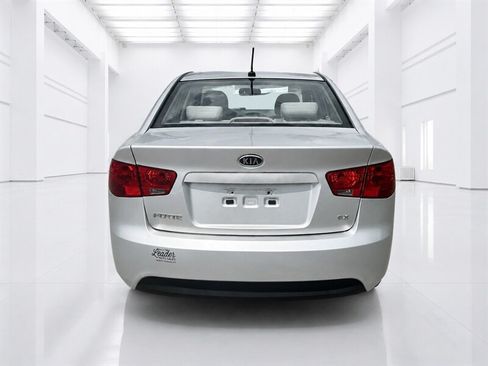 Used 2010 Kia Forte EX FWD image 4