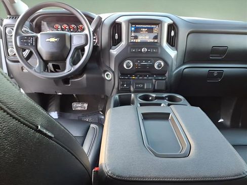 Used 2025 Chevrolet Silverado 2500 Custom w/ Custom Value Package image 17