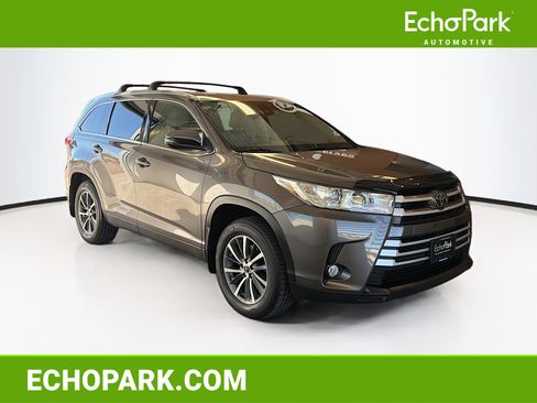Used 2017 Toyota Highlander XLE image 1