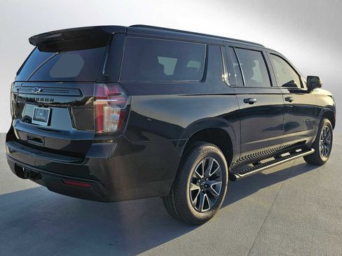 Used 2023 Chevrolet Suburban Z71 w/ Luxury Package image 3
