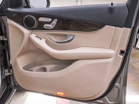 Used 2021 Mercedes-Benz GLC 300 image 30