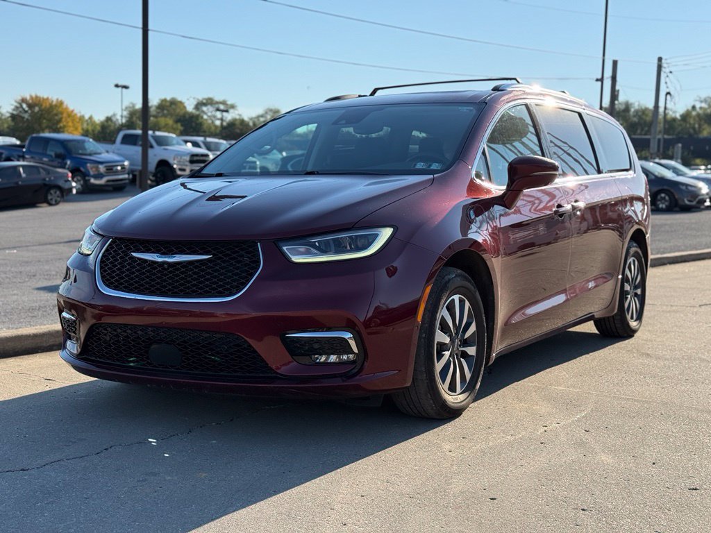 Used 2021 Chrysler Pacifica Touring-L FWD image 2