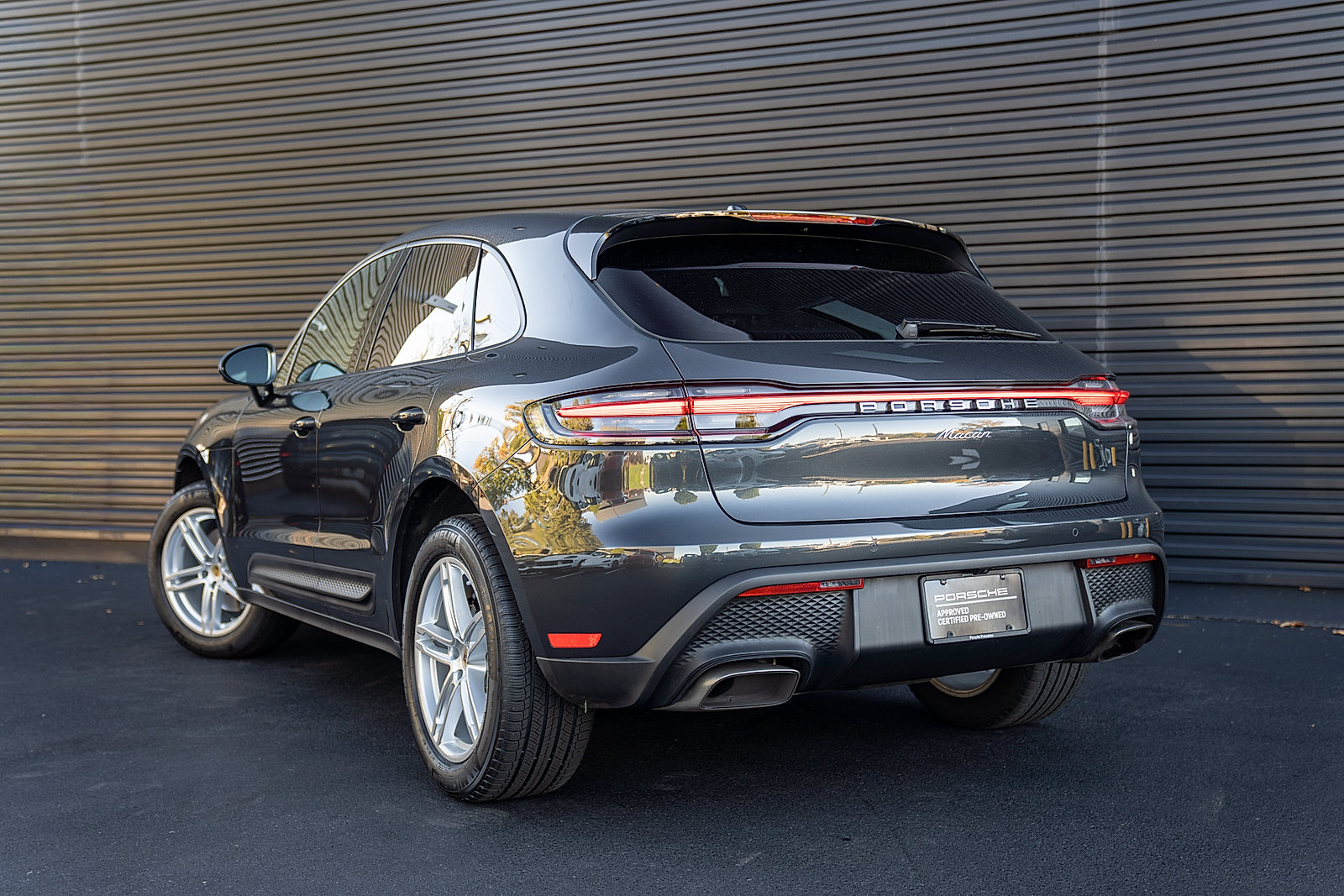 Certified 2026 Porsche Macan AWD/4WD image 3