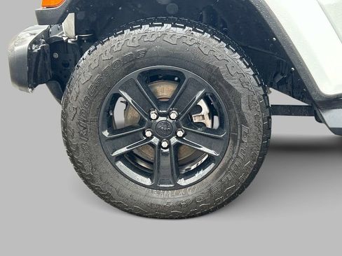 Certified 2022 Jeep Wrangler Unlimited Sahara AWD/4WD image 9