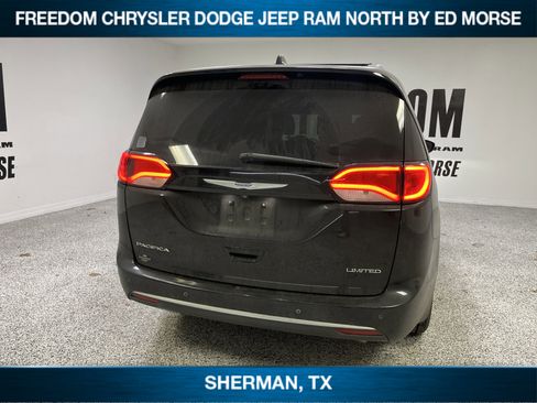 Used 2018 Chrysler Pacifica Limited w/ Tire & Wheel Group image 5