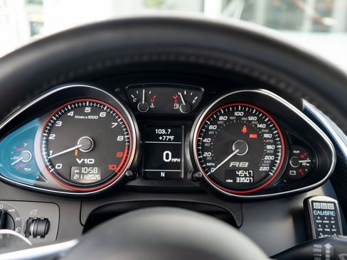 Used 2010 Audi R8 V10 AWD/4WD image 14