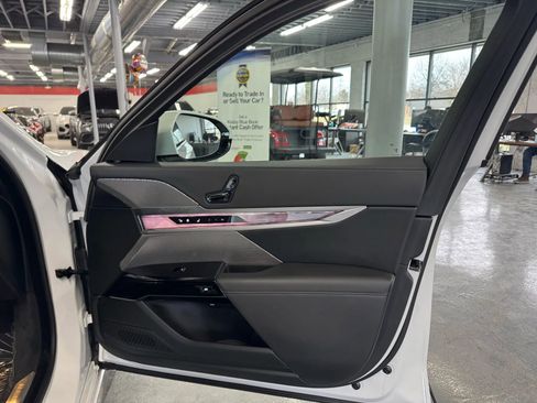 Used 2024 BMW 740i image 41