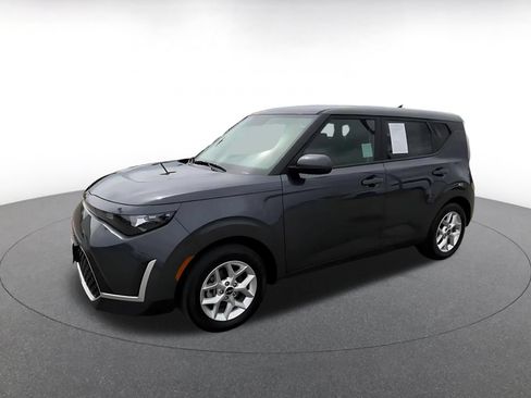 Used 2025 Kia Soul LX w/ LX Technology Package FWD image 8