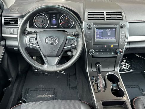 Used 2017 Toyota Camry SE image 15