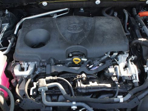 Used 2021 Toyota Venza Limited image 28