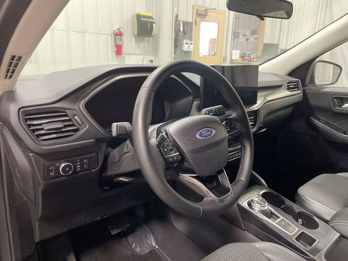 Used 2023 Ford Escape SE image 10