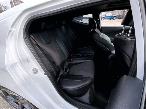 Used 2019 Hyundai Veloster Turbo image 18