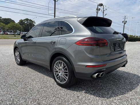 Used 2018 Porsche Cayenne S w/ Premium Package Plus AWD/4WD image 3